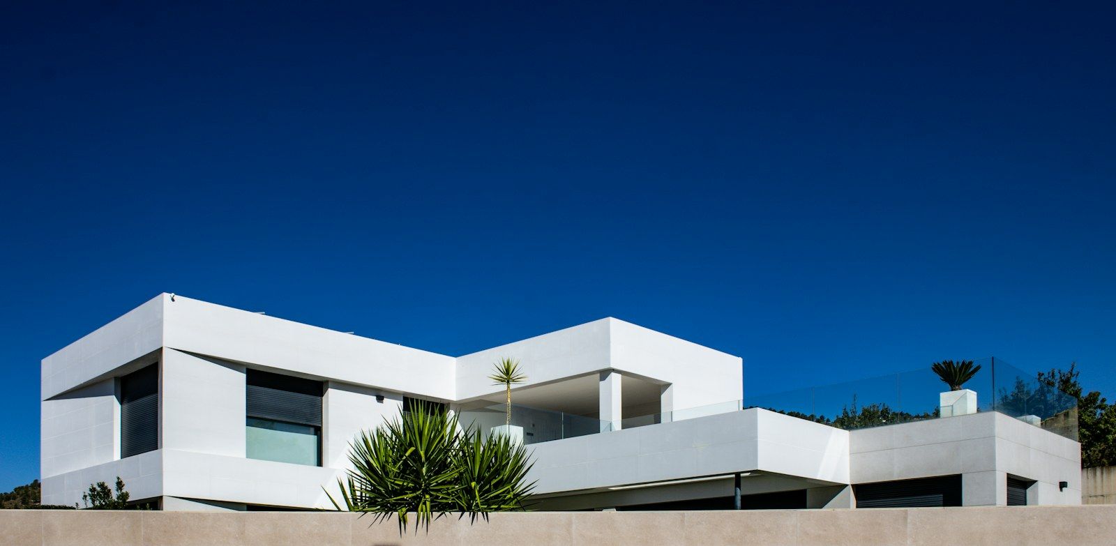 Casa moderna con avvolgibili di sicurezza